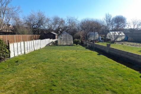 Rear garden 3.jpg