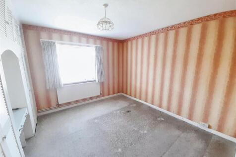 Bedroom 1 new.jpg