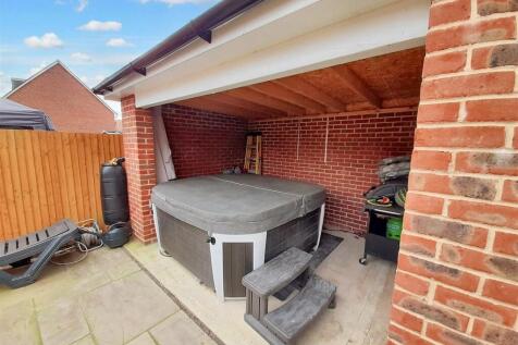 Hot tub area new.jpg
