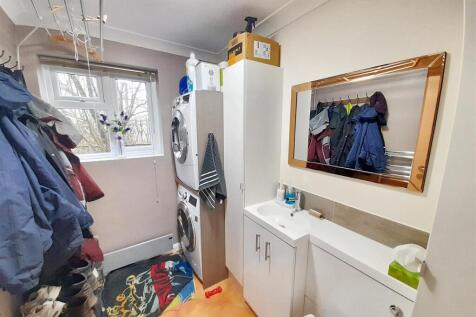 Ground-floor cloakroom / utility