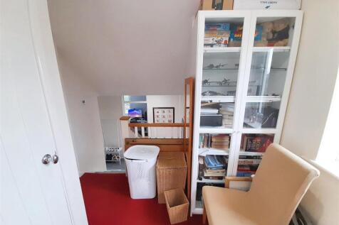 2nd floor landing new.jpg