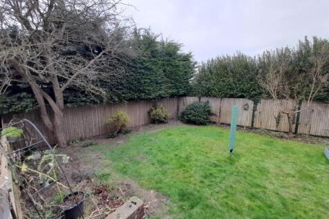 Rear garden 7.jpg