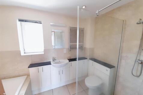 Ground-floor ensuite bathroom