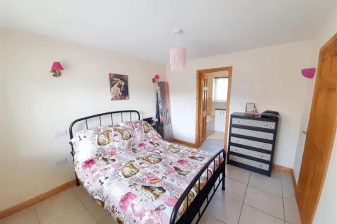 Bedroom 1a new.jpg