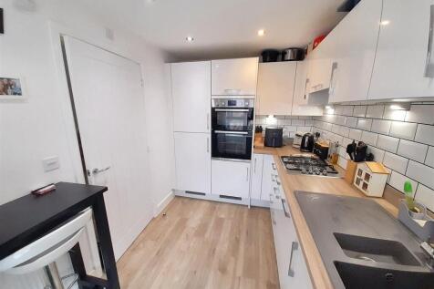 Kitchen 2 new.jpg