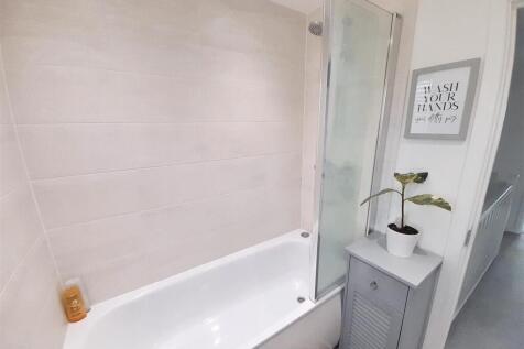 Bathroom 1 new.jpg