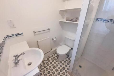 Ensuite shower room (second-floor)