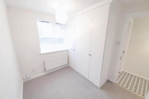 Ground-floor bedroom 3