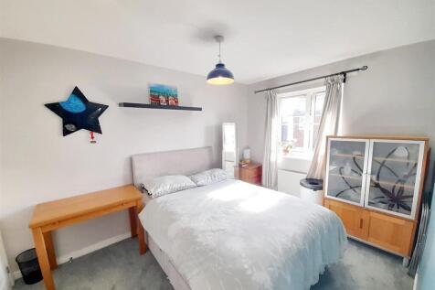 Bedroom 1b new.jpg