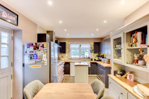 Kitchen breakfast room 2.jpg