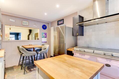 Kitchen breakfast room.jpg