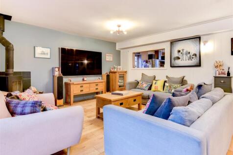 Living room 1.jpg