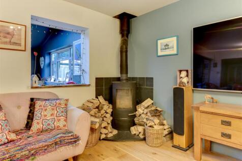 Living room 2.jpg