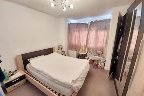 Bedroom 1a new.jpg