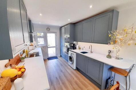 Kitchen 1 new.jpg