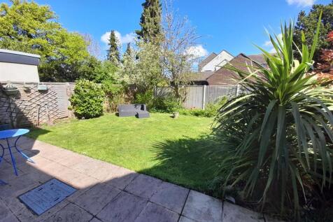 Rear garden 2.jpg