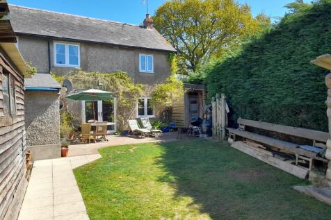 Rear garden 2.jpg