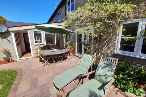 Rear garden 3.jpg