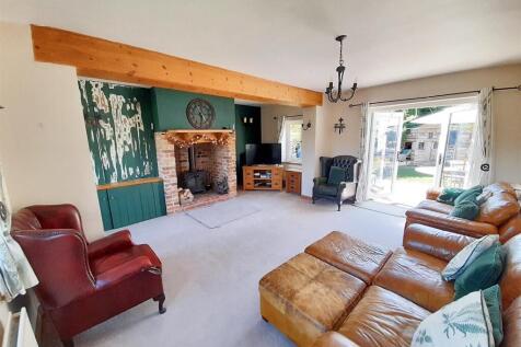 Living room 3 new.jpg