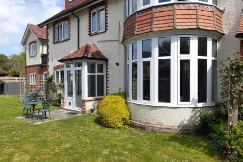 Rear garden 2.jpg