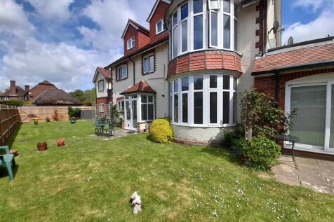 Rear garden 1.jpg