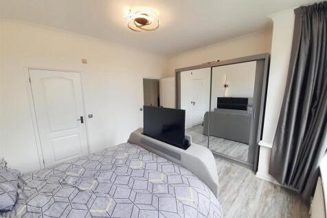 Bedroom 1a new.jpg