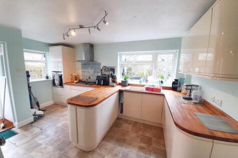 Kitchen 2 new.jpg