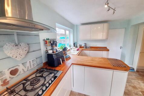 Kitchen new.jpg