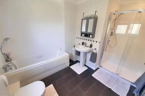 Bedroom 1 ensuite