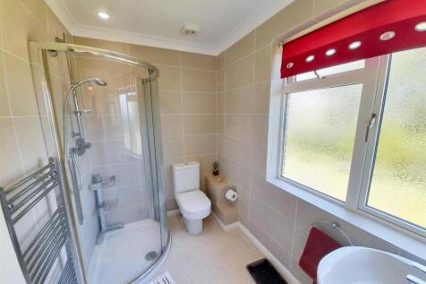 Bedroom 2 ensuite