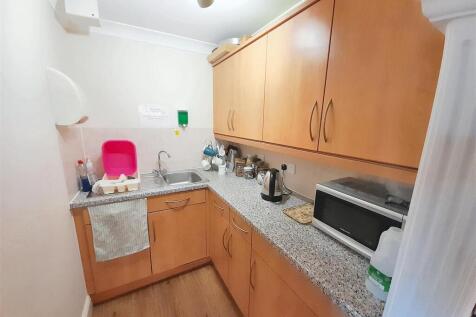 Communal kitchen new.jpg