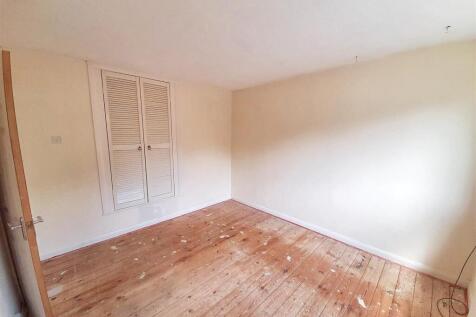 Bedroom 1 new.jpg