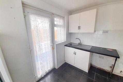 Kitchen 1 new.jpg