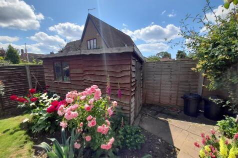 Rear garden 2.jpg