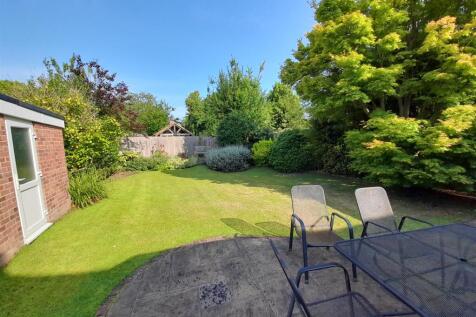 Rear garden 2.jpg