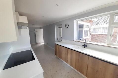 Kitchen 1 new.jpg