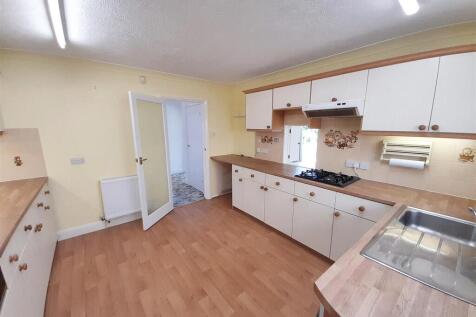 Kitchen 1 new.jpg