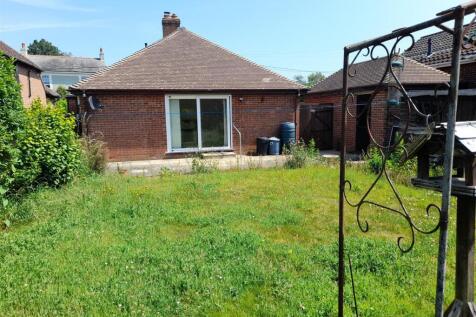 Rear garden 3.jpg