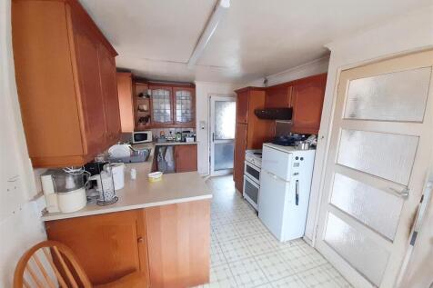 Kitchen 1 new.jpg
