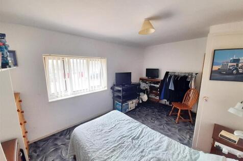 Bedroom 1b new.jpg