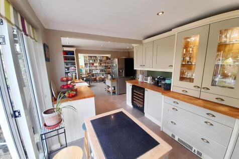 Kitchen new.jpg