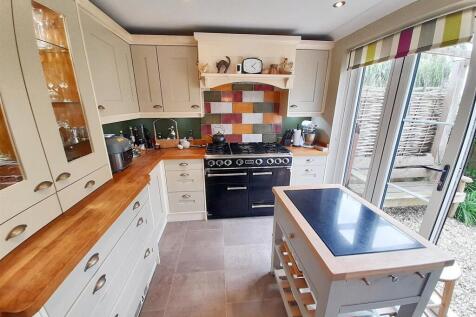 Kitchen 2 new.jpg