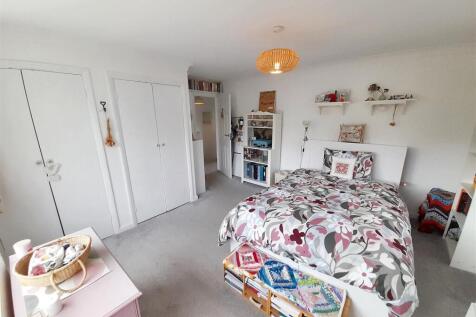 Bedroom 1a new.jpg