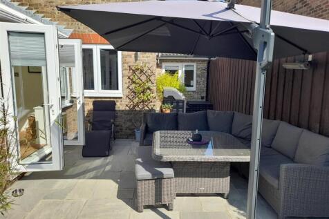 Rear garden 1.jpg