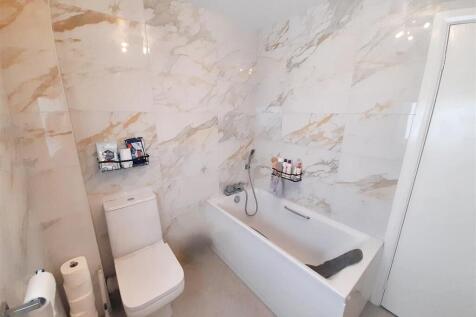 Bathroom 1 new.jpg