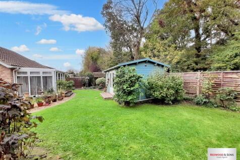 Rear garden 4 new.jpg