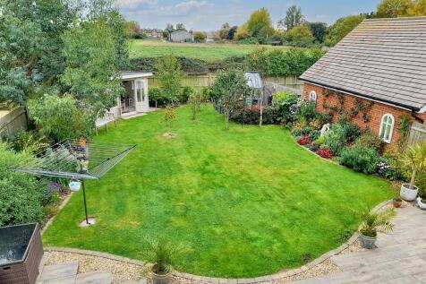 Rear garden 8 new.jpg