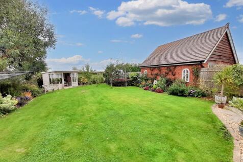 Rear garden 4 new.jpg