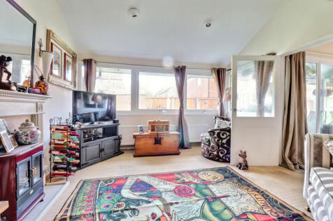 Sitting/Annexe Room