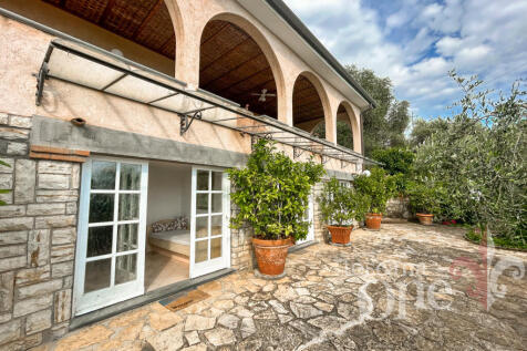 VILLA TOSCA-2.jpg